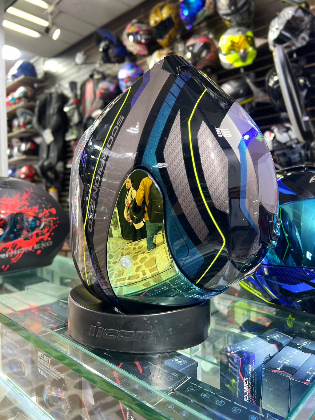 Scorpion 391 Leo negro gris azul Casco