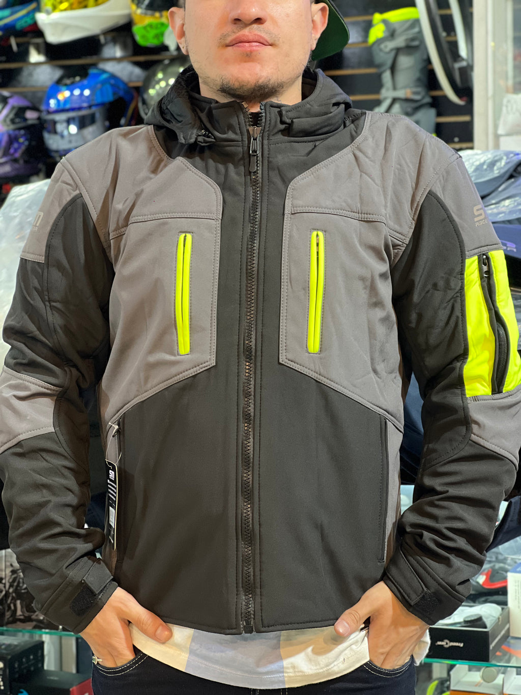 CHAQUETA DE PROTECCION SM SEMI IMPERMEABLE GRIS, NEGRO NEÓN