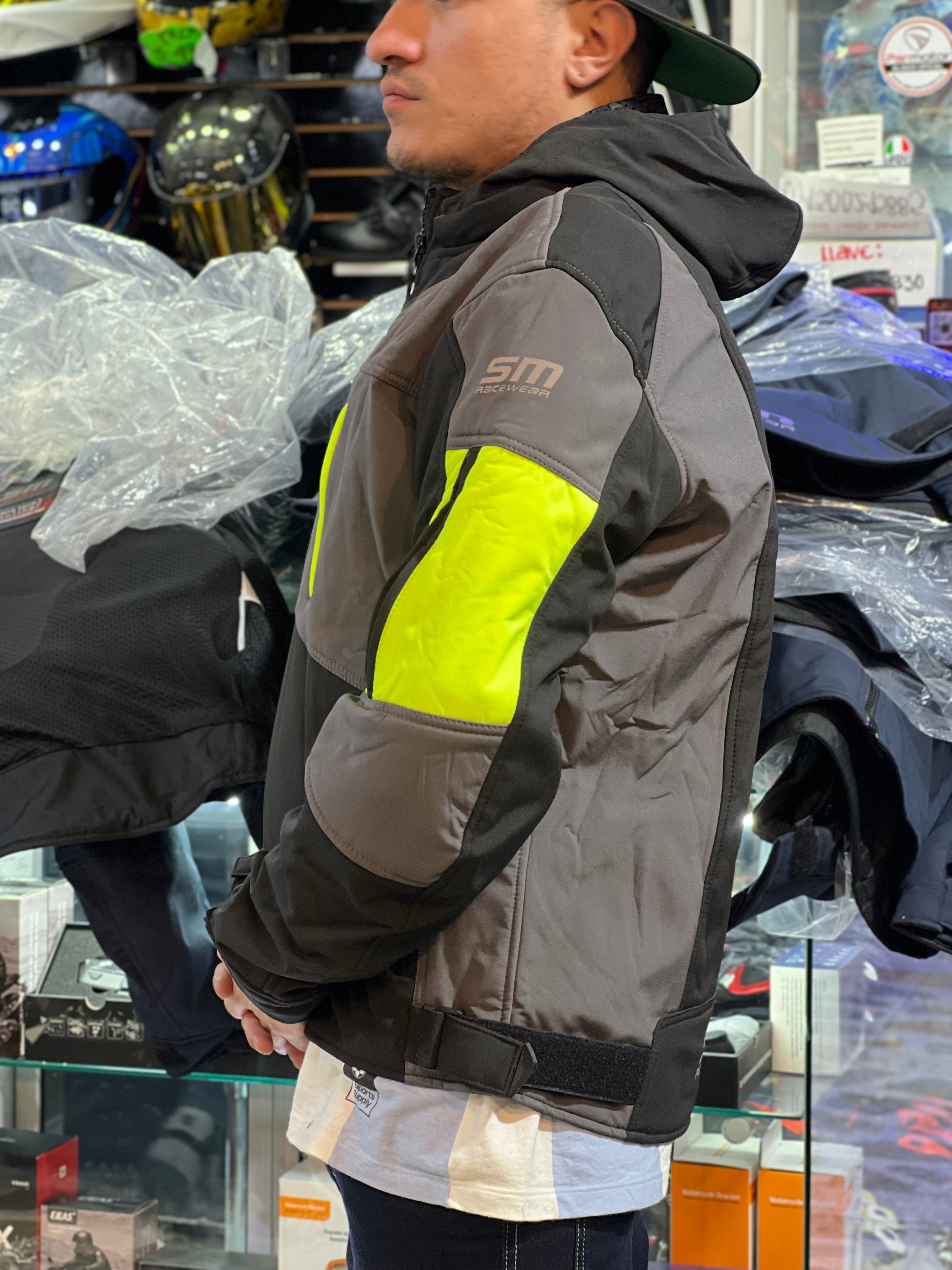 CHAQUETA DE PROTECCION SM SEMI IMPERMEABLE GRIS, NEGRO NEÓN