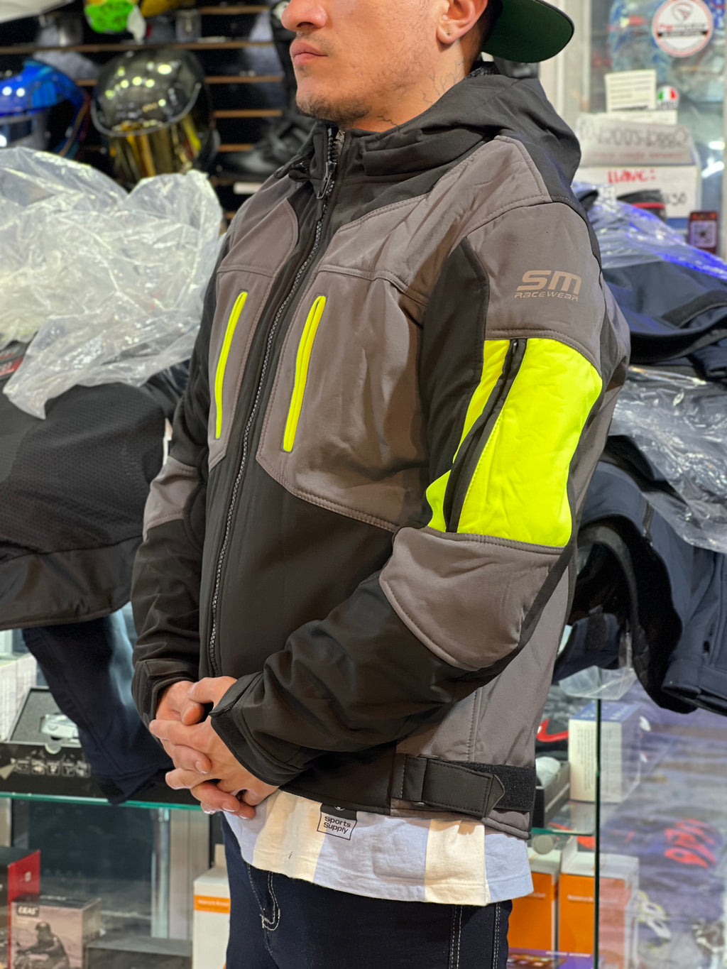 CHAQUETA DE PROTECCION SM SEMI IMPERMEABLE GRIS, NEGRO NEÓN